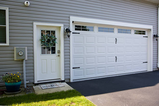 24/7 Emergency Garage Door Panel Replacement experts in Friona, TX